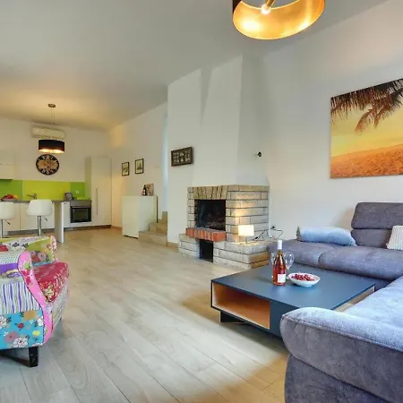 Villa Andrija In For 9 People With Sea View & Heated Pool - Only 400 M From The Fazana