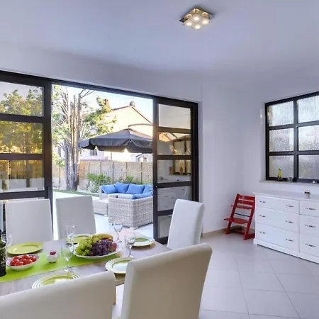 Andrija In For 9 People With Sea View & Heated Pool - Only 400 M From The *
