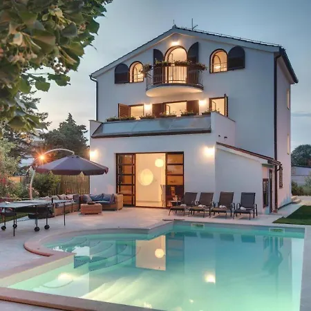 Andrija In For 9 People With Sea View & Heated Pool - Only 400 M From The *