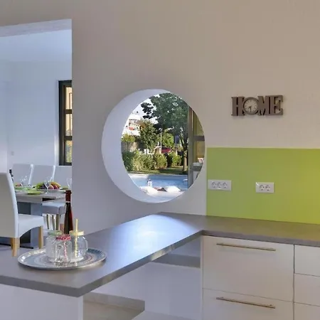 Andrija In For 9 People With Sea View & Heated Pool - Only 400 M From The Villa Fažana