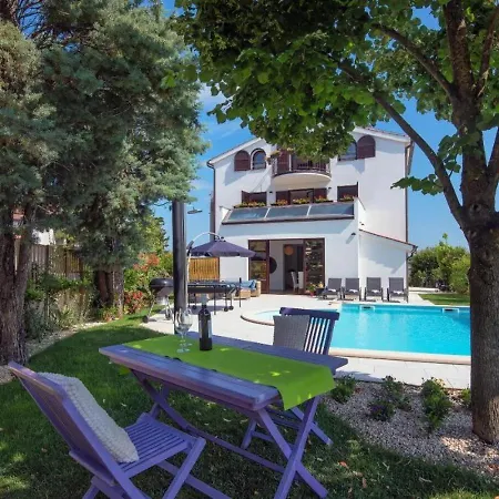 Andrija In For 9 People With Sea View, Kids Playground & Heated Pool - Only 400 M From The Fažana