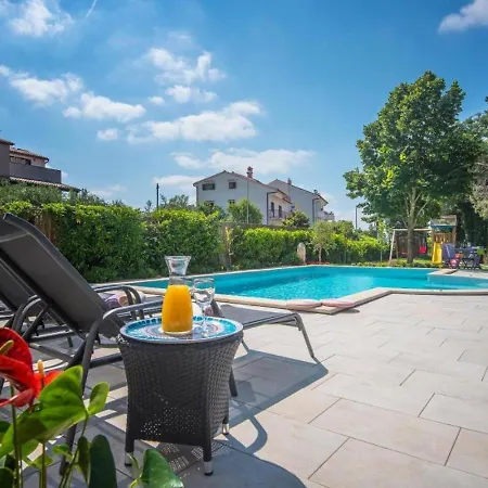 Andrija In For 9 People With Sea View, Kids Playground & Heated Pool - Only 400 M From The Villa Fažana
