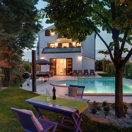 Andrija In For 9 People With Sea View, Kids Playground & Heated Pool - Only 400 M From The Fažana