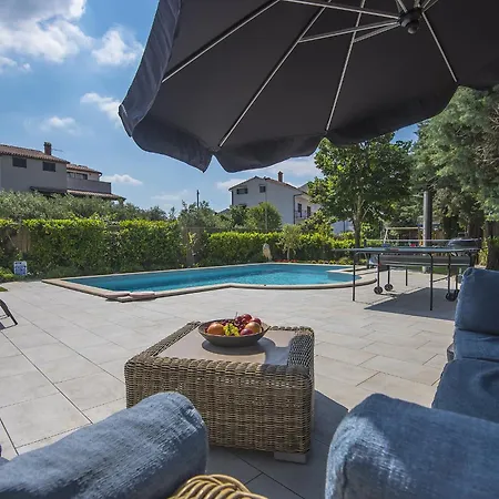 Andrija In For 9 People With Sea View, Kids Playground & Heated Pool - Only 400 M From The Villa Fažana