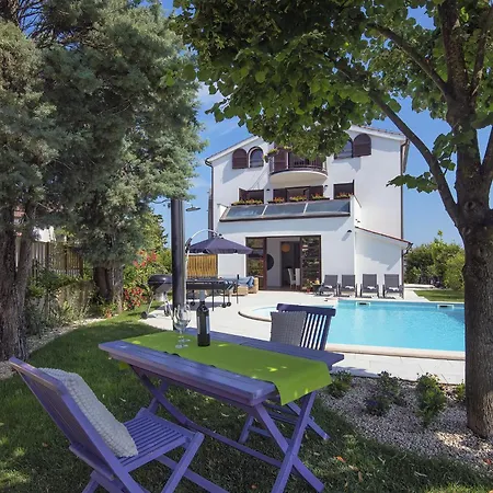 Andrija In For 9 People With Sea View, Kids Playground & Heated Pool - Only 400 M From The Fažana