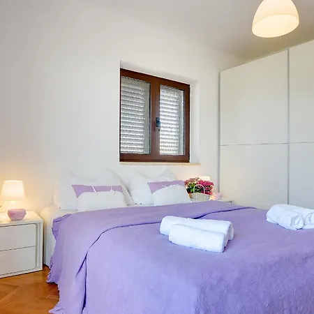 Andrija In For 9 People With Sea View, Kids Playground & Heated Pool - Only 400 M From The Villa Fažana