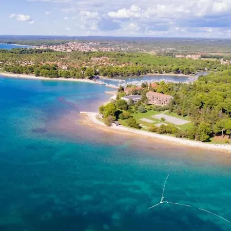 Villa Andrija In For 9 People With Sea View, Kids Playground & Heated Pool - Only 400 M From The Fažana